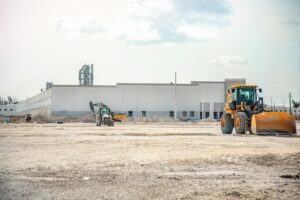 Read more about the article Industrial Tractors: Best 10 Key Features to Consider