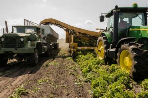 Read more about the article What Does the Tractor Do? The Ultimate Guide to Understanding Tractors