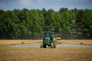 Read more about the article Top Tractor Manufacturers in the USA: Leading Brands (Agricultural Industry)