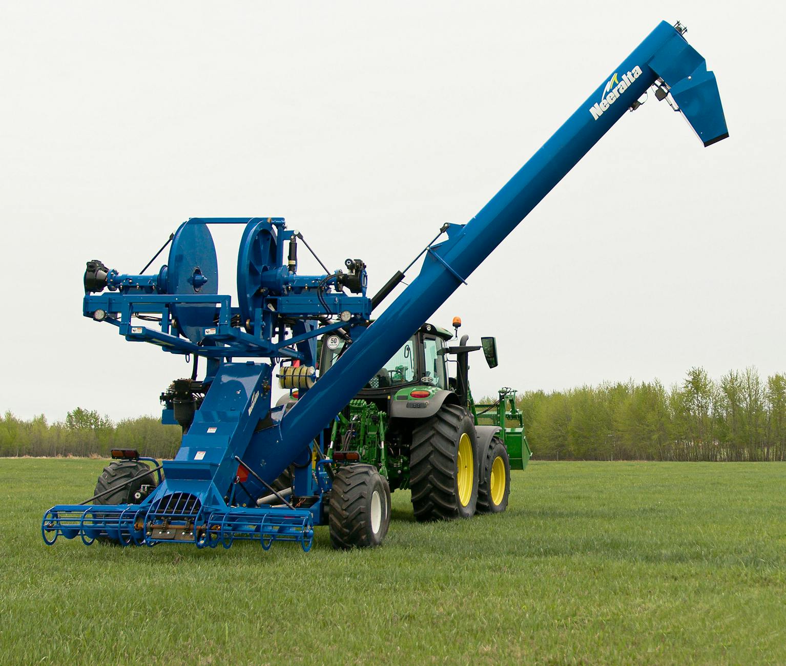 Read more about the article Who Makes the Best Tractors with Lawn and Farm Attachments?