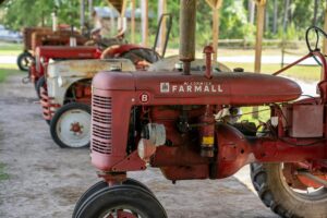 Read more about the article Why Are Farmers Buying 40-Year-Old Tractors?